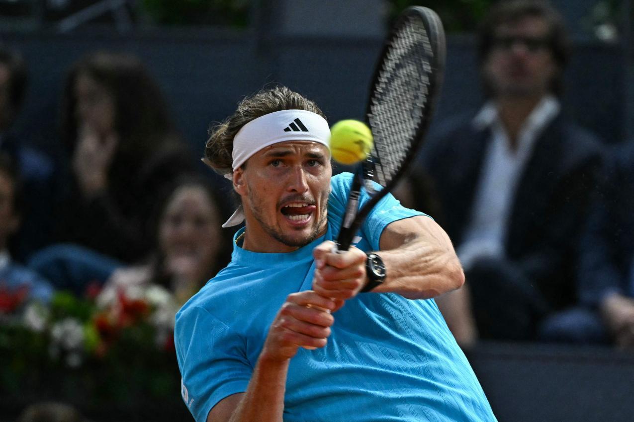 Zverev trifft nun auf einen Außenseiter. © APA/afp / JAVIER SORIANO