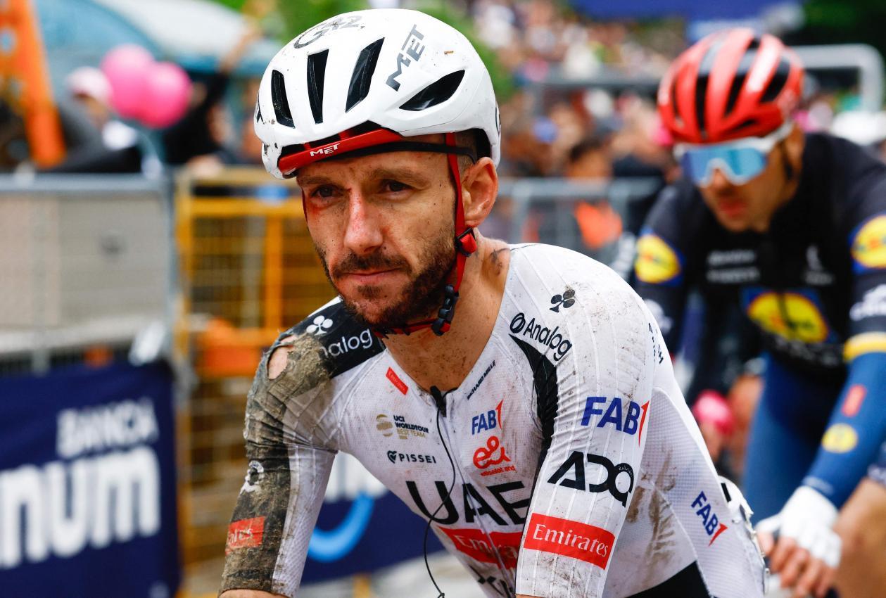 Adam Yates musste das Rennen aufgeben. © APA/afp / LUCA BETTINI
