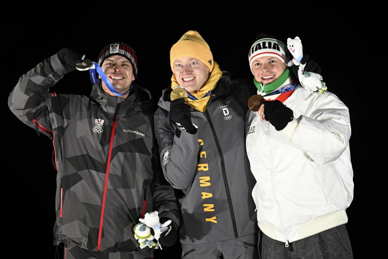 Bei Olympia 2026 jubelte Müller (l.) an der Seite des Südtirolers Dominik Fischnaller (r.) und Max Langenhan. © ANSA / DANIEL DAL ZENNARO