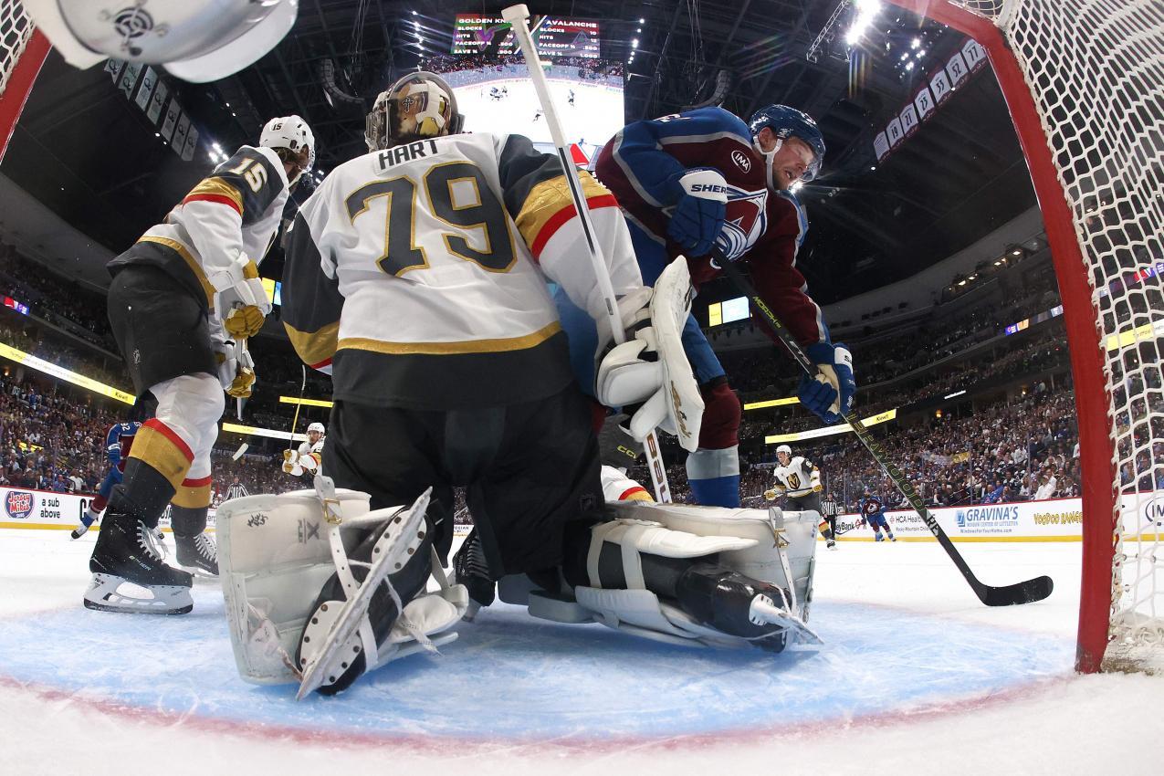 Carter Hart drehte mit Vegas erneut eine Partie. © APA / JAMIE SCHWABEROW