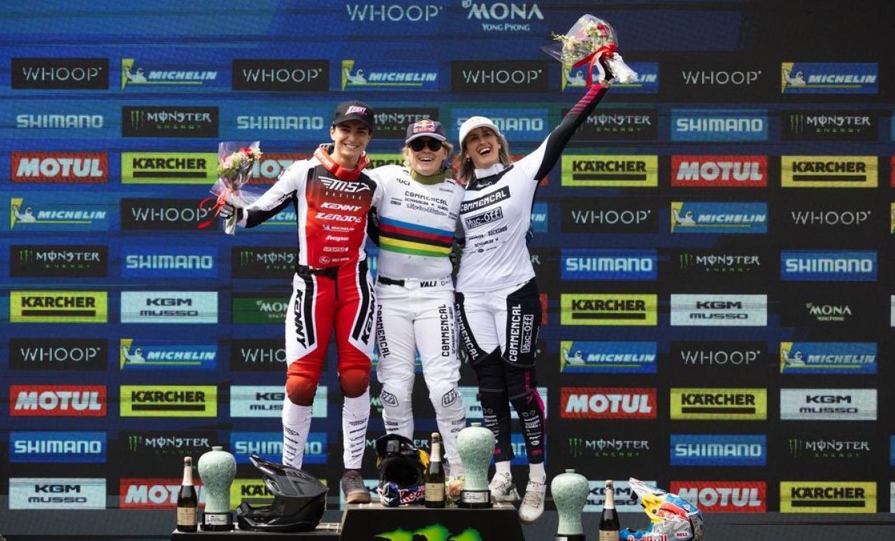 Das Podest bei den Damen. © WHOOP UCI Mountain Bike World Series