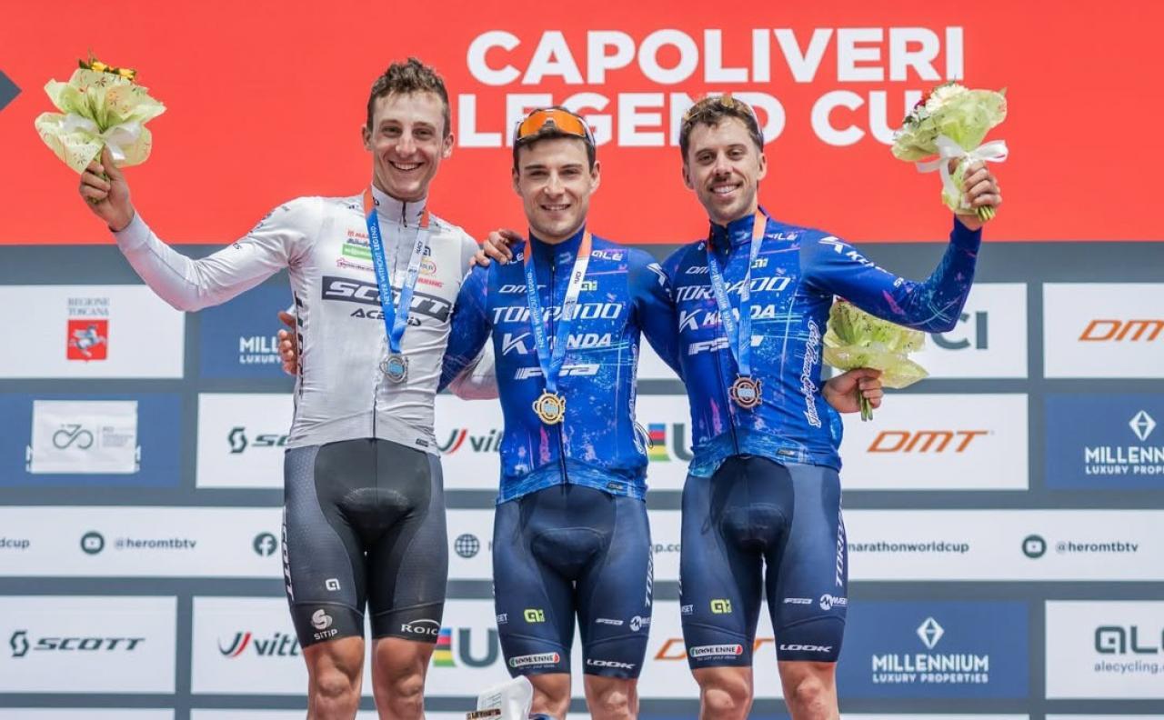 Das Podest mit Stefano Goria, Jakob Dorigoni und Gioele De Cosmo (v.l.). © Marathon World Cup
