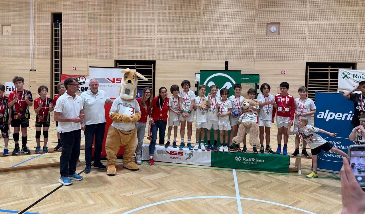 Die jungen Bozner Handballer sind Landesmeister.