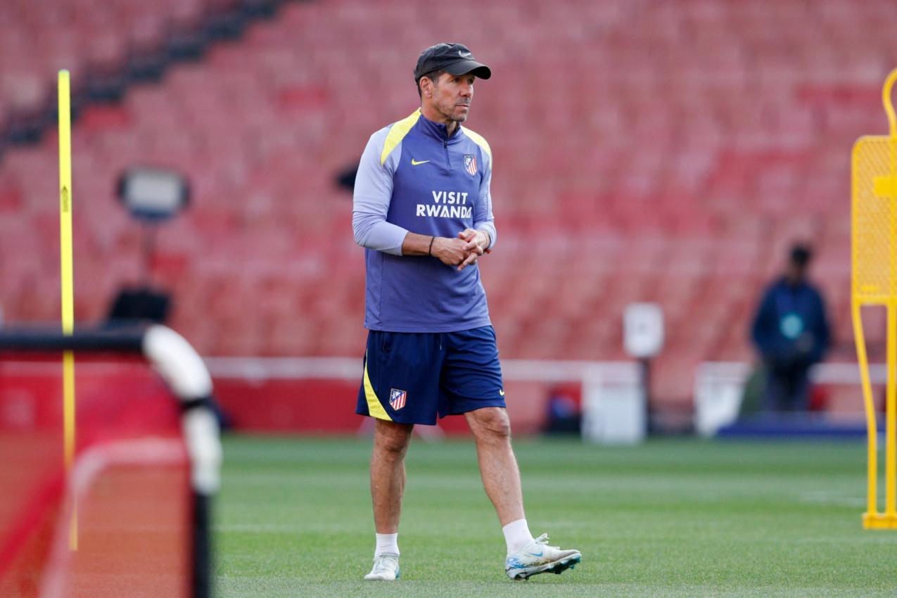 Diego Simeone beim Abschlusstraining in London. © ANSA / DAVID CLIFF