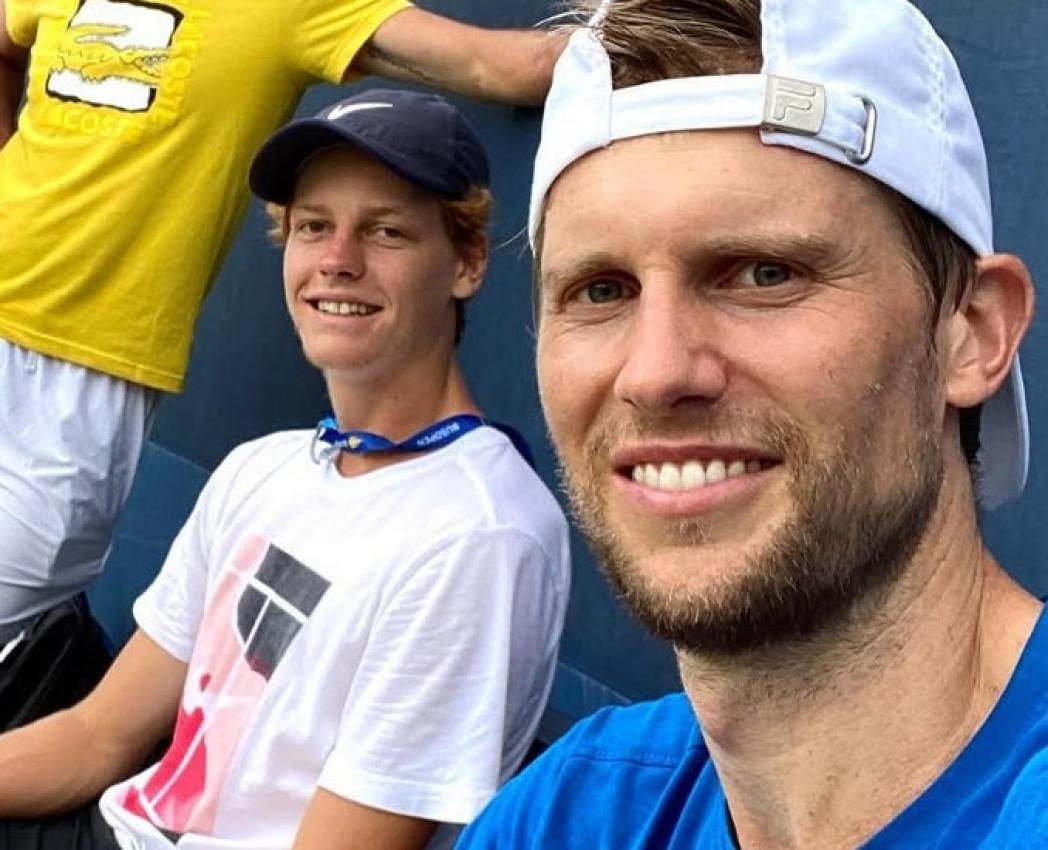 Ein Schnappschuss aus dem Jahr 2020: Jannik Sinner und Andreas Seppi bei einem gemeinsamen Training.