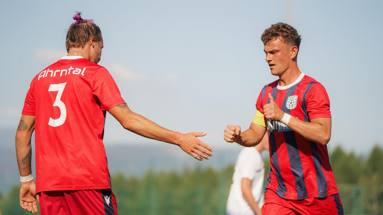 Haben es in der eigenen Hand: Noah Gietl (links) und David Zimmerhofer wollen mit Ahrntal die Klasse halten. © Thomas Debelyak