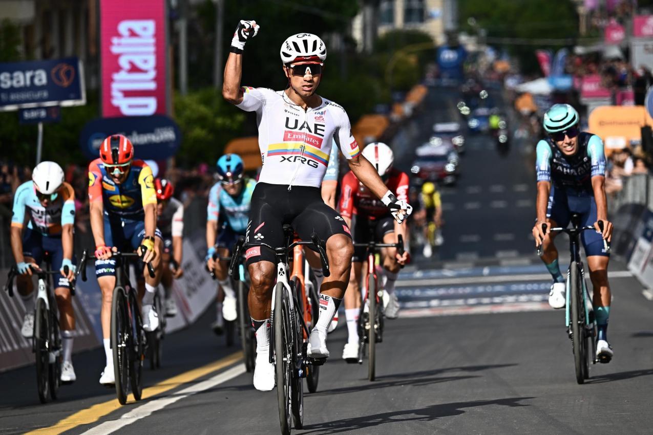 Jhonatan Narvaez rollte in Cosenza als Erster über die Ziellinie. © ANSA / LUCA ZENNARO