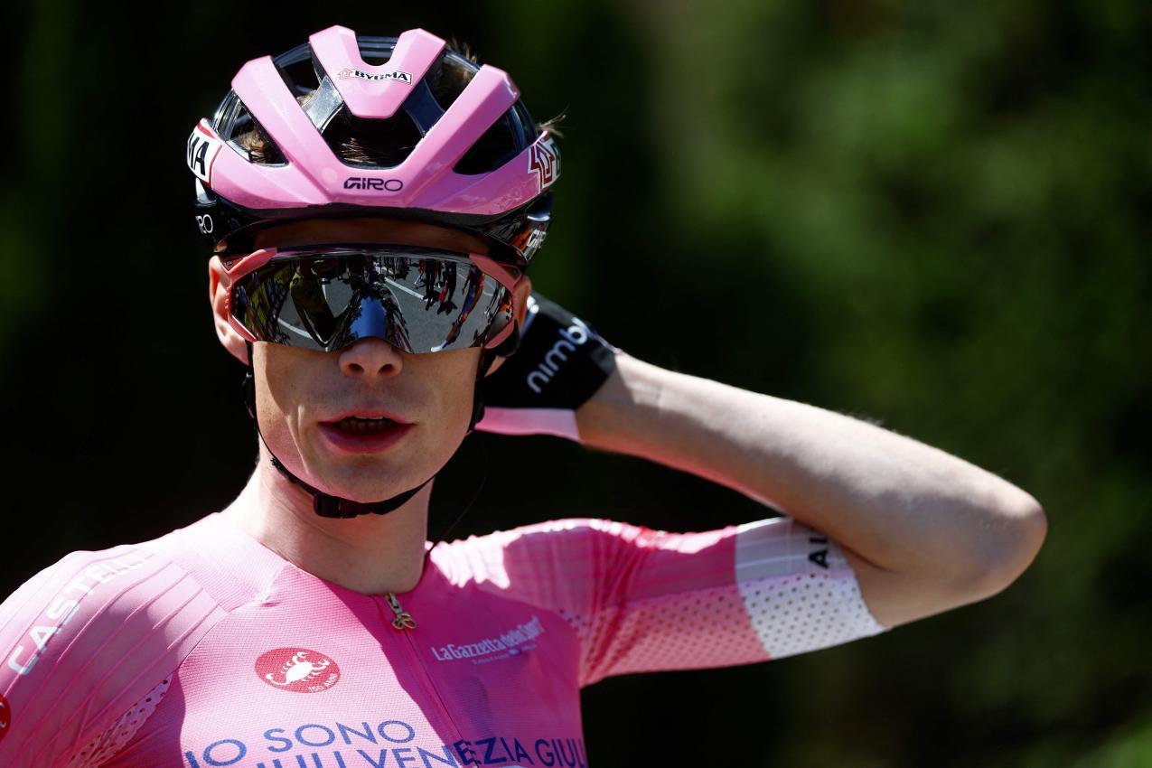 Jonas Vingegaard fährt dem Giro-Gesamtsieg entgegen. © APA/afp / LUCA BETTINI