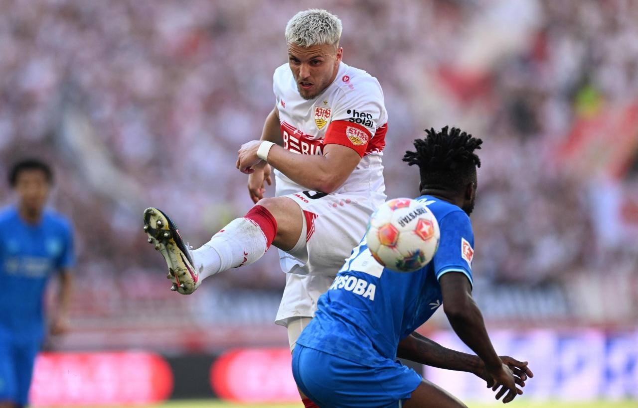 Leverkusen blieb im Duell mit Stuttgart nur zweiter Sieger. © APA/afp / THOMAS KIENZLE