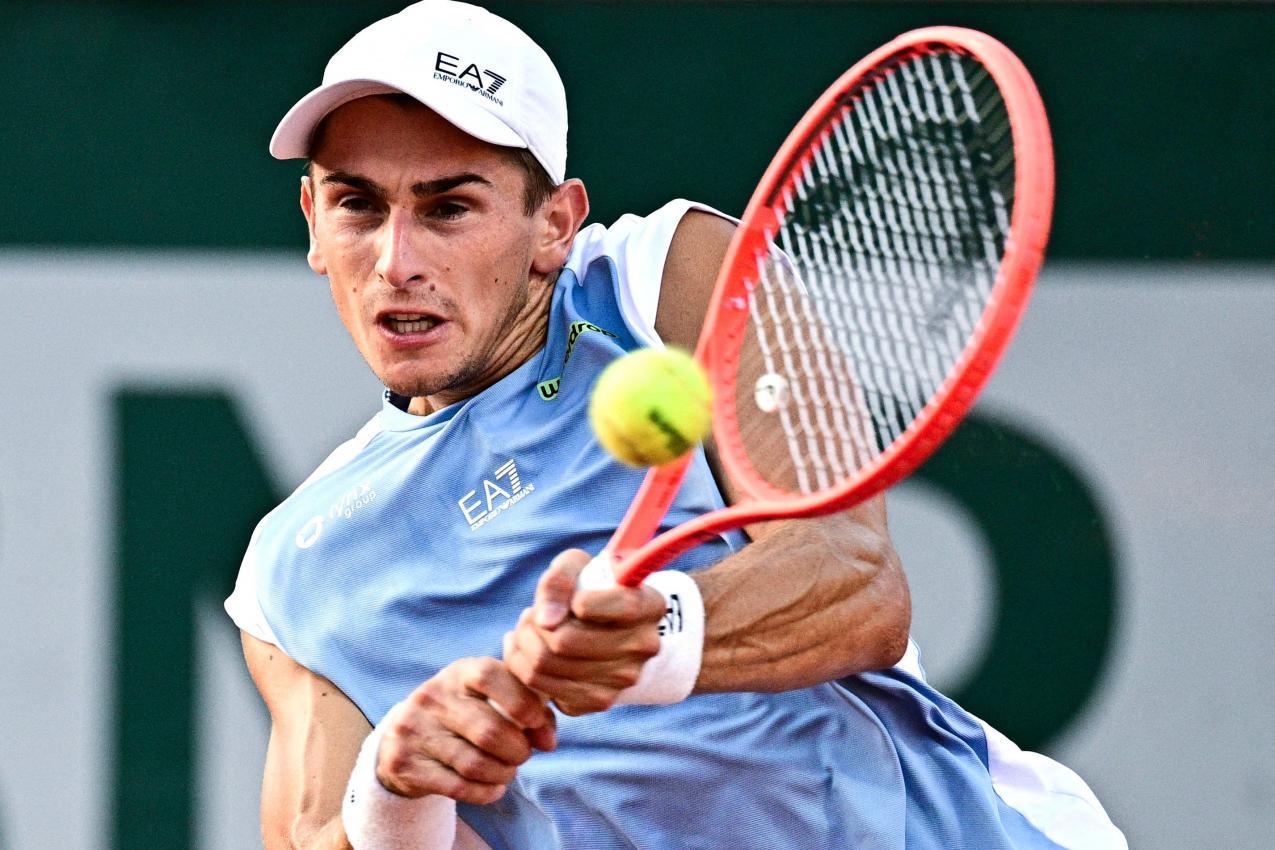 Matteo Arnaldi schlug Stefanos Tsitsipas. © APA/afp / JULIEN DE ROSA