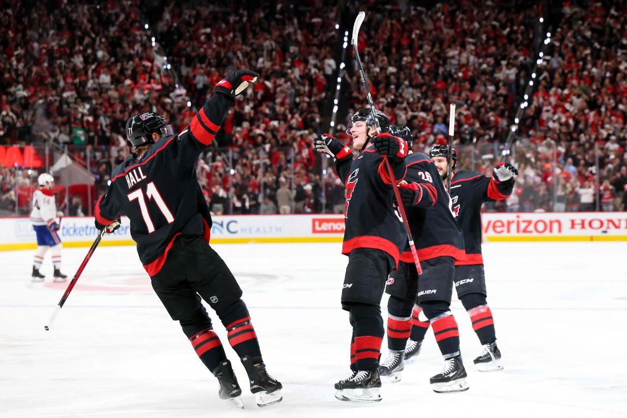 Mit einem überzeugenden Sieg sind die Hurricanes in das NHL-Finale eingezogen. © APA / BRUCE BENNETT