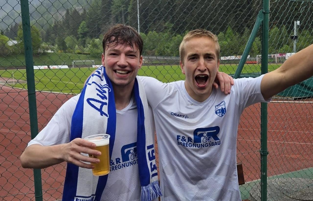 Riesiger Jubel bei den Paulsner Leadern Jakob Hofer (links) und Philipp Schweigkofler.