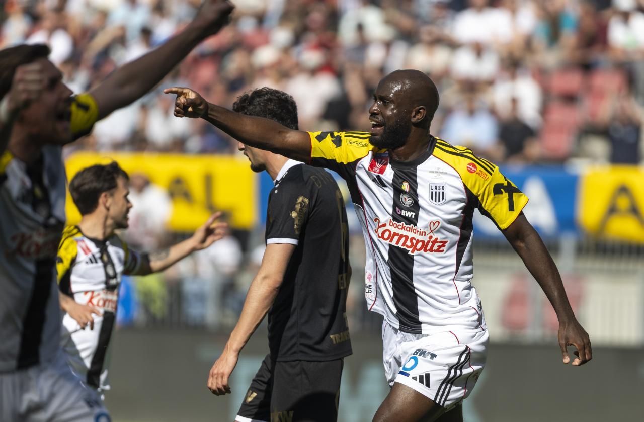 Samuel Adeniran jubelt nach seinem Tor zum finalen 4:2. © APA / WOLFGANG JANNACH