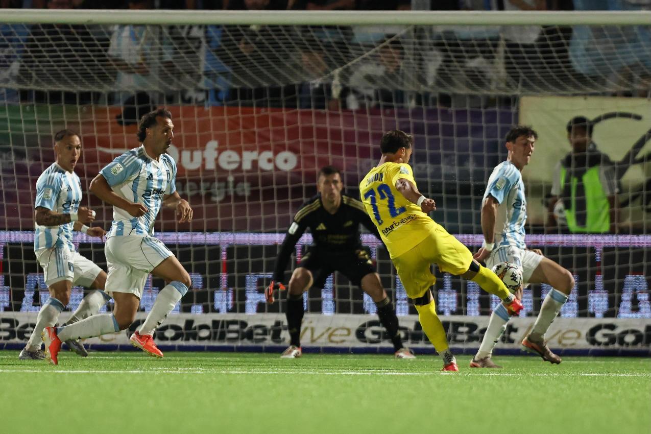 Simone Zanon traf für Carrarese in der Serie B. © Carrarese Calcio