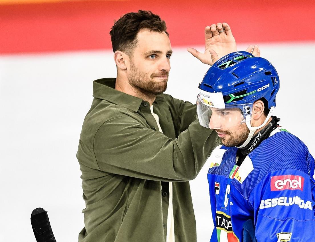 Thomas Larkin, Ex-Kapitän von Italien, wurde verabschiedet. Rechts der neue Käptn der Azzurri, Alex Trivellato. © Diego Barbieri/Laura Malvarosa