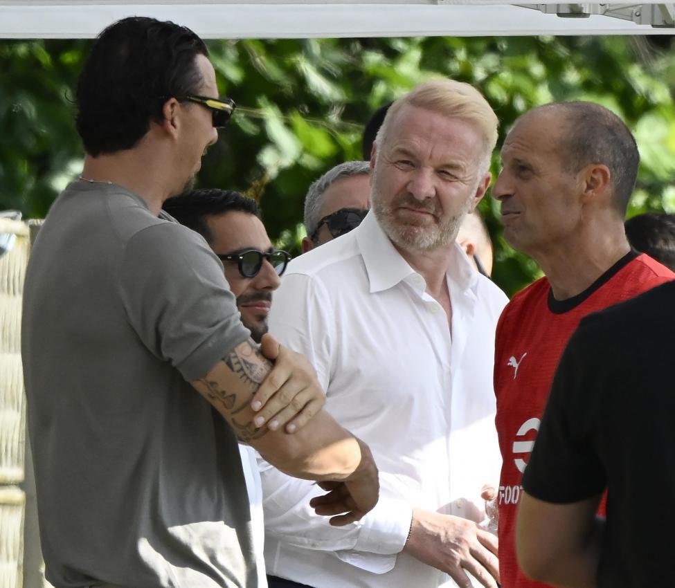 Vor knapp einem Jahr war Max Allegri (ganz rechts)  erst zu Milan zurückgekehrt. Auch Sportdirektor Igli Tare (2.v.r.) musste gehen. © ANSA / ANSA / DANIEL DAL ZENNARO / ANSA
