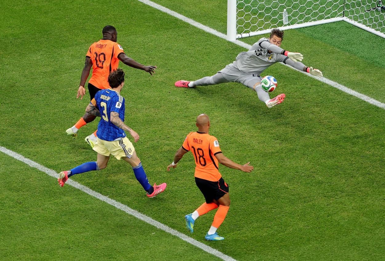 Brian Brobbey (ganz links) trifft zum 1:0. © APA / ALEX SLITZ