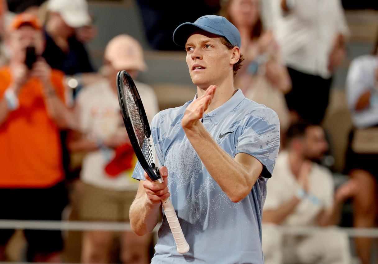 Die Hitze hat Jannik Sinner bei den French Open den Stecker gezogen. © ANSA / ansa