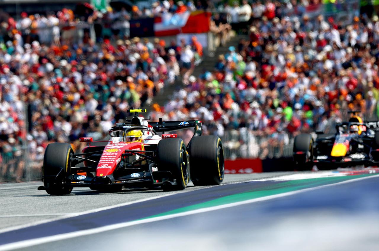 Hamilton und Ferrari fuhren hinterher. © ANSA / ANNA SZILAGYI