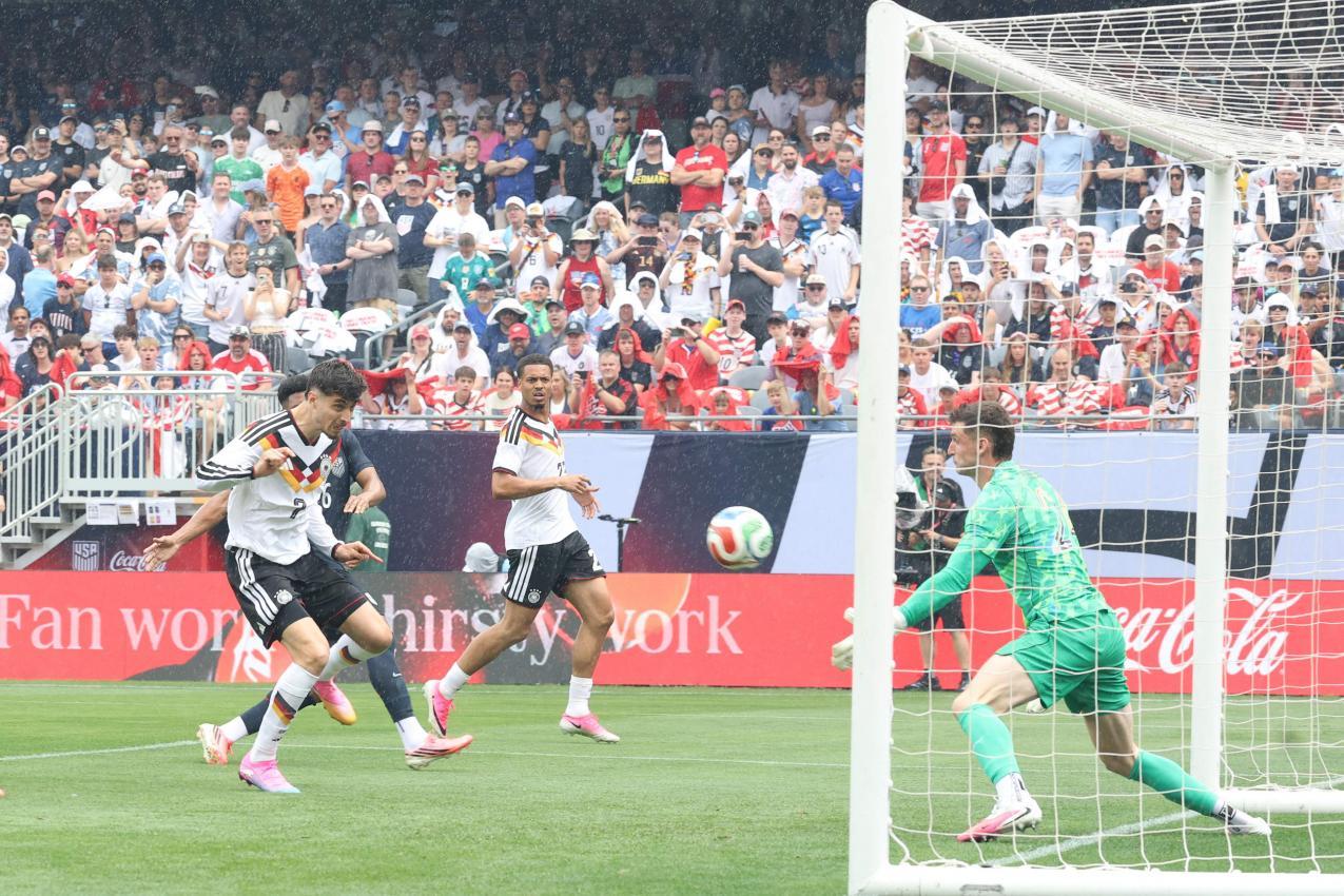 In dieser Szene erzielt Kai Havertz (links) das zwischenzeitliche 1:0. © APA / ALEXANDER HASSENSTEIN