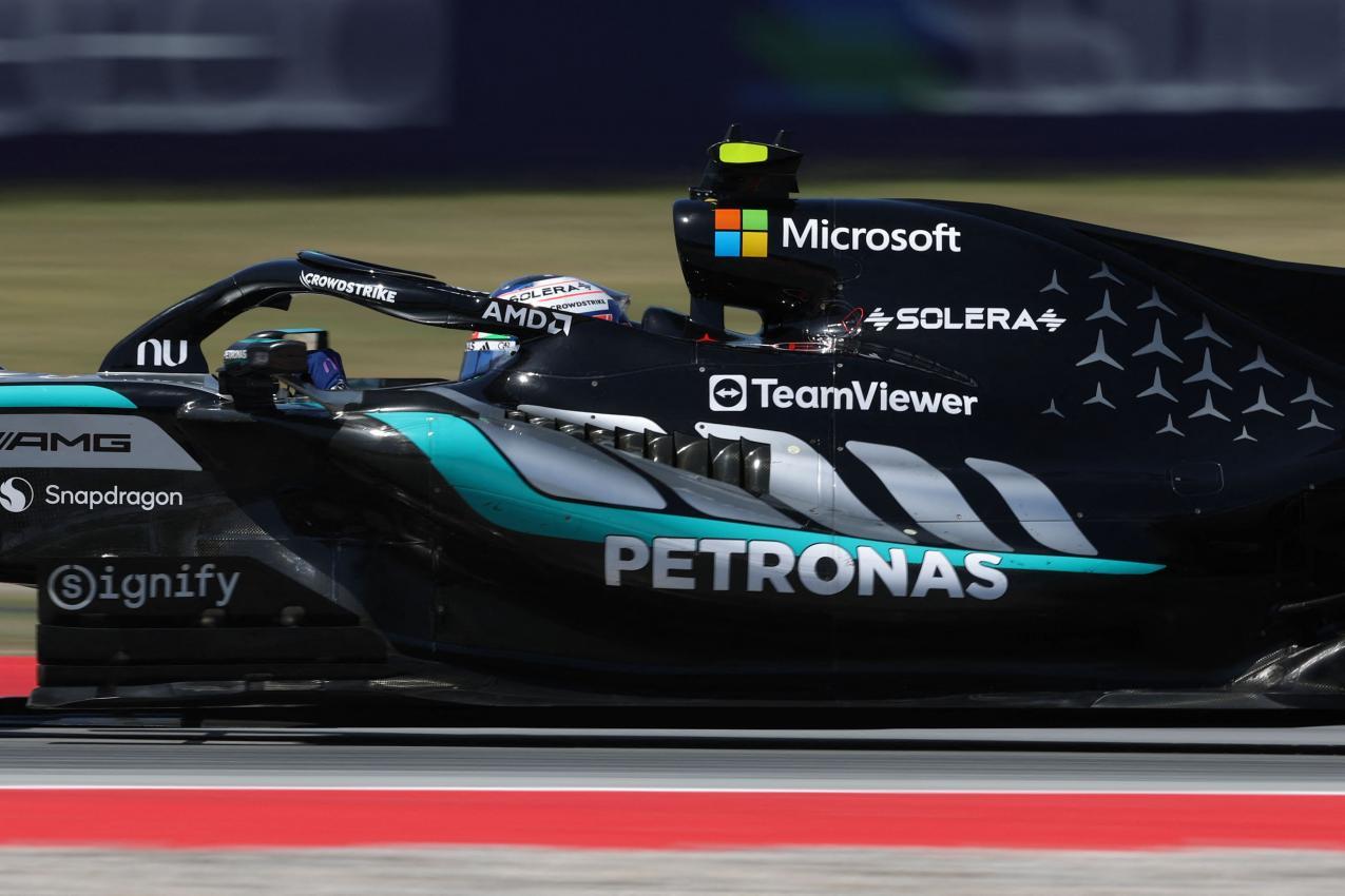 Kimi Antonelli schied in Barcelona aus. © APA/afp / JOSEP LAGO