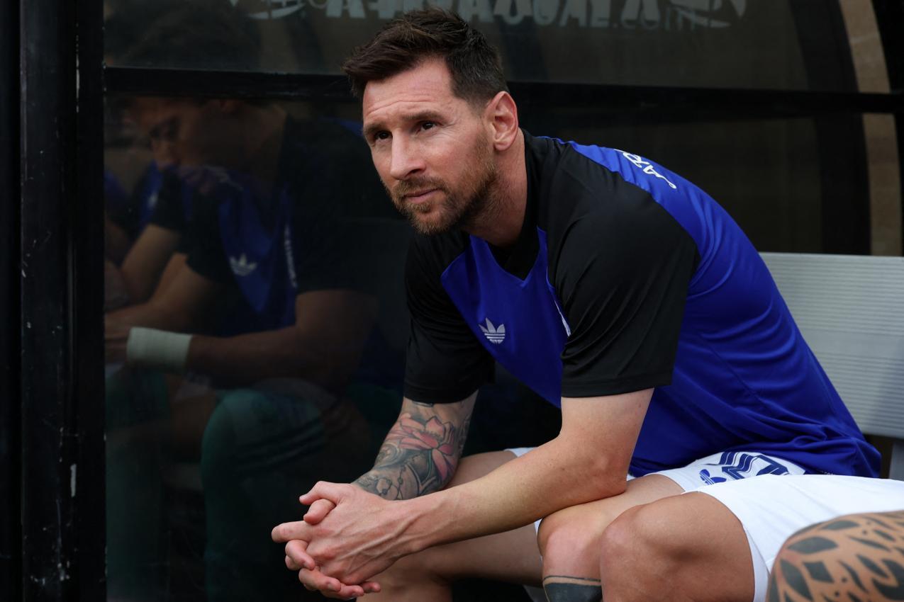 Lionel Messi verfolgte die Partie nur von der Bank aus. © APA / TIM WARNER