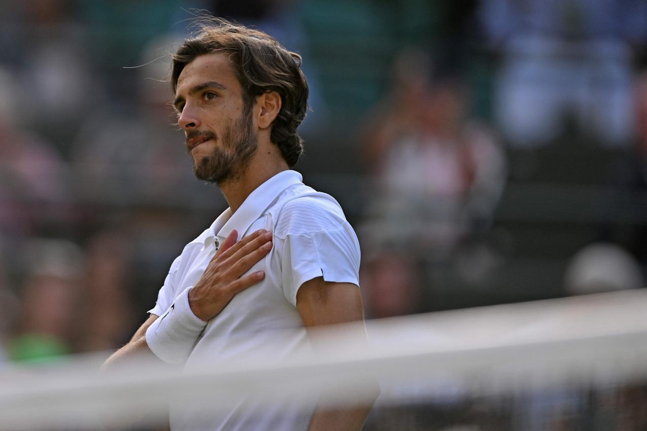 Lorenzo Musetti ist verletzt. © APA/afp / ANDREJ ISAKOVIC