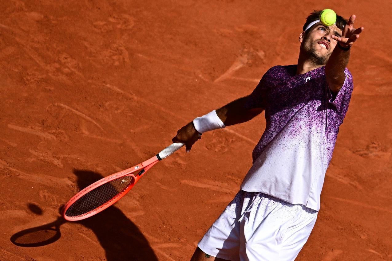 Neu in den Top-Ten: Flavio Cobolli. © APA/afp / JULIEN DE ROSA