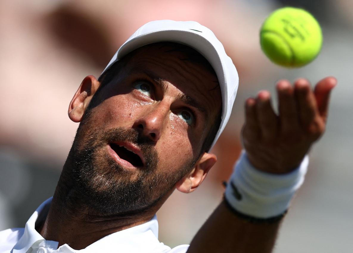 Novak Djokovic peilt seinen achten Wimbledon-Titel an. © APA/afp / HENRY NICHOLLS