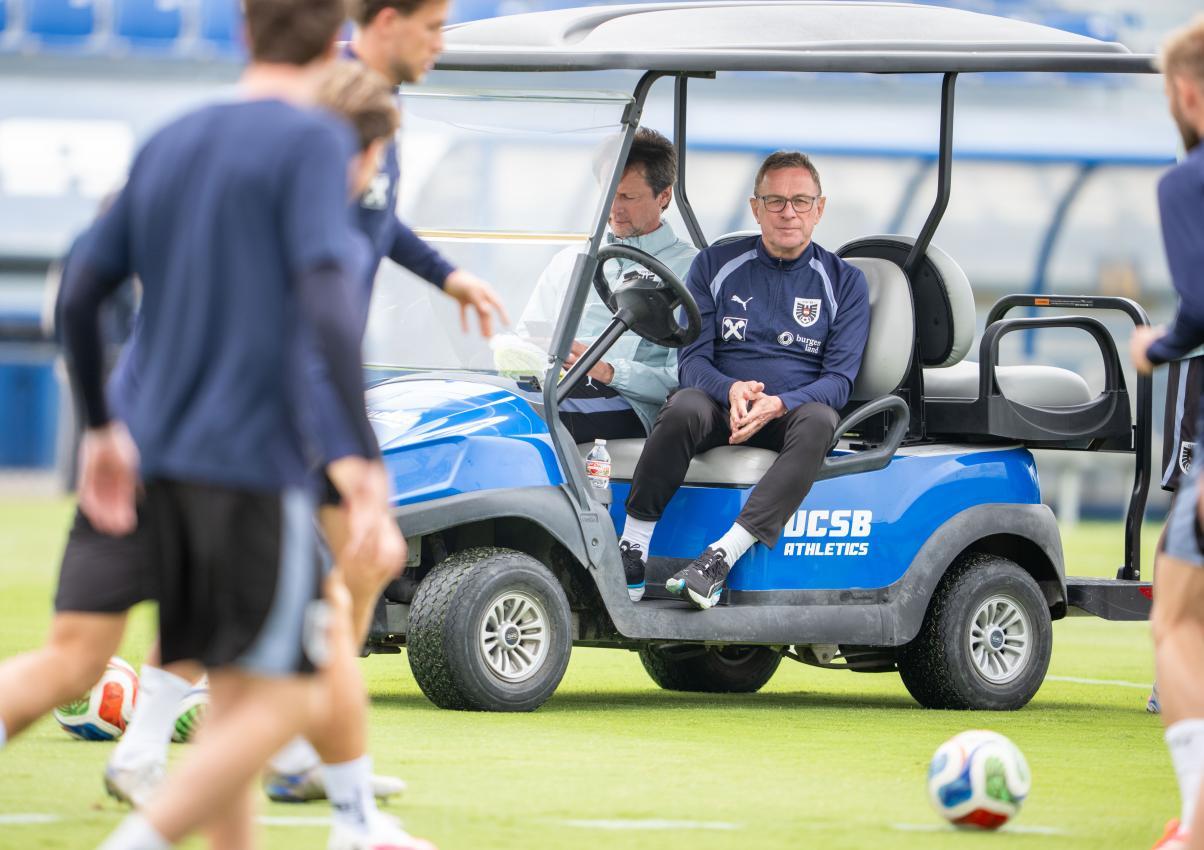 Ralf Rangnick bereitet sich mit Österreich auf den WM-Auftakt vor. © APA / GEORG HOCHMUTH