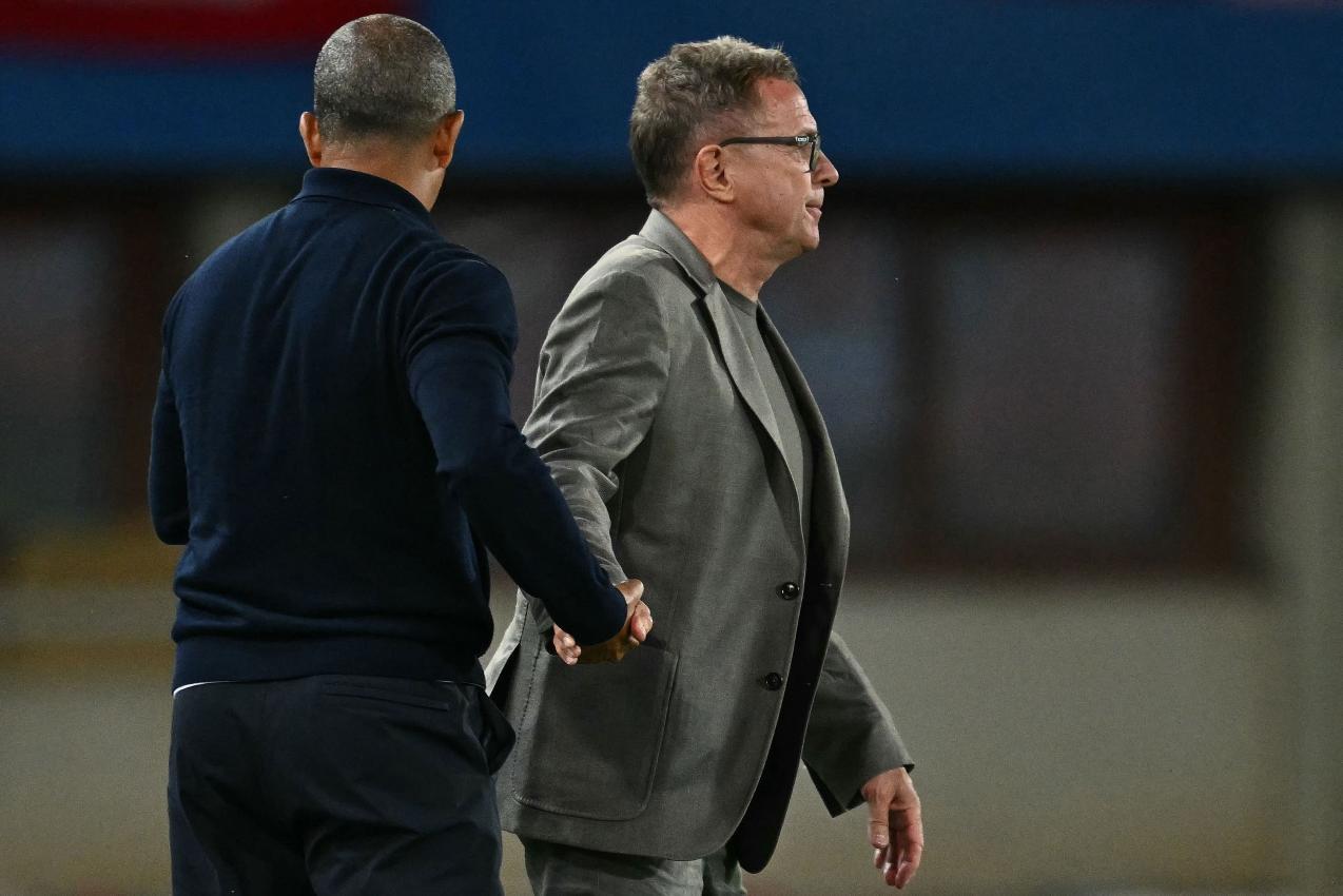 Ralf Rangnick (rechts) reagierte entscheidend. © APA/afp / JOE KLAMAR