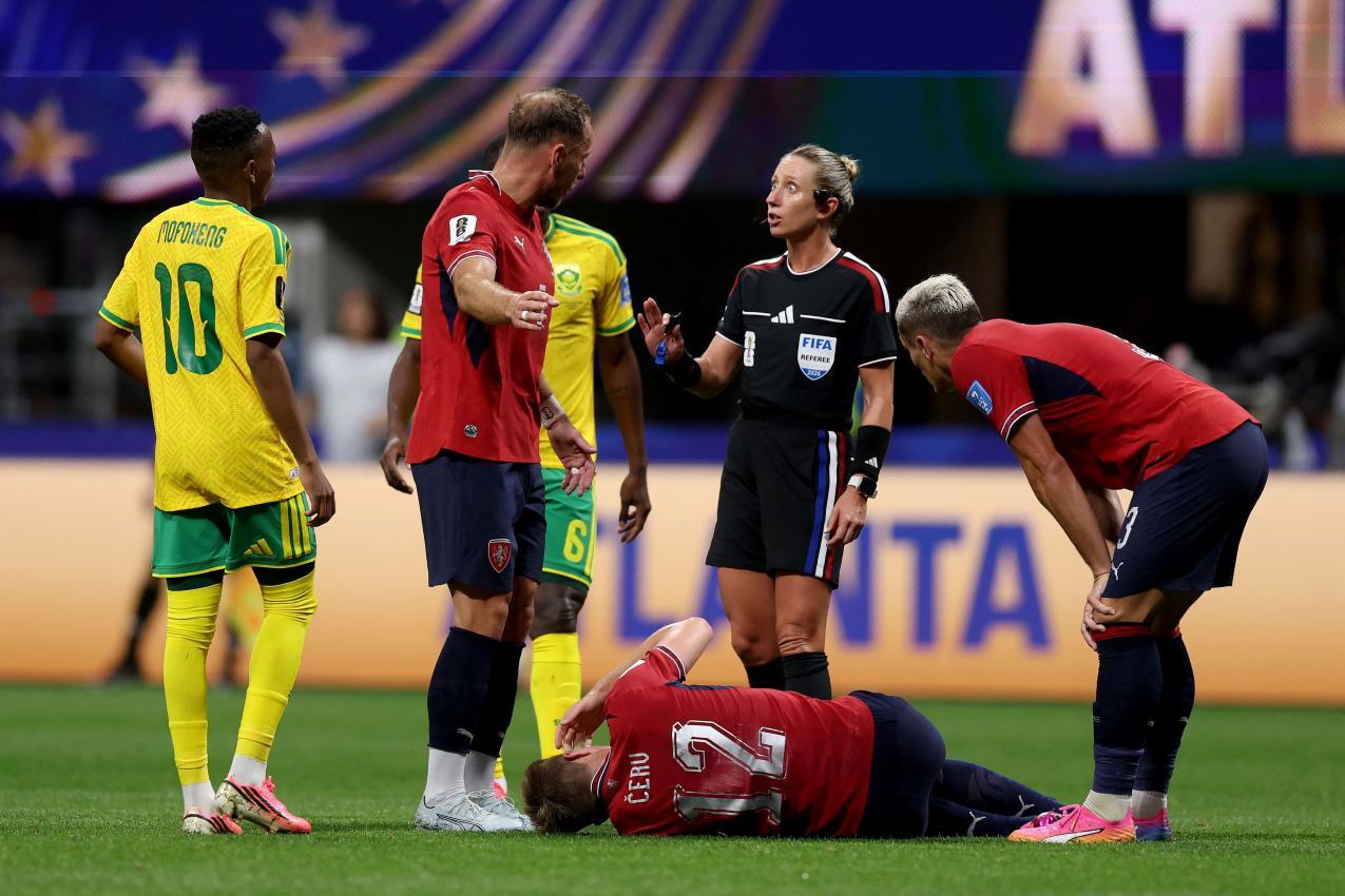 Schiedsrichterin Tori Penso hatte alles im Griff. © APA / LARS BARON