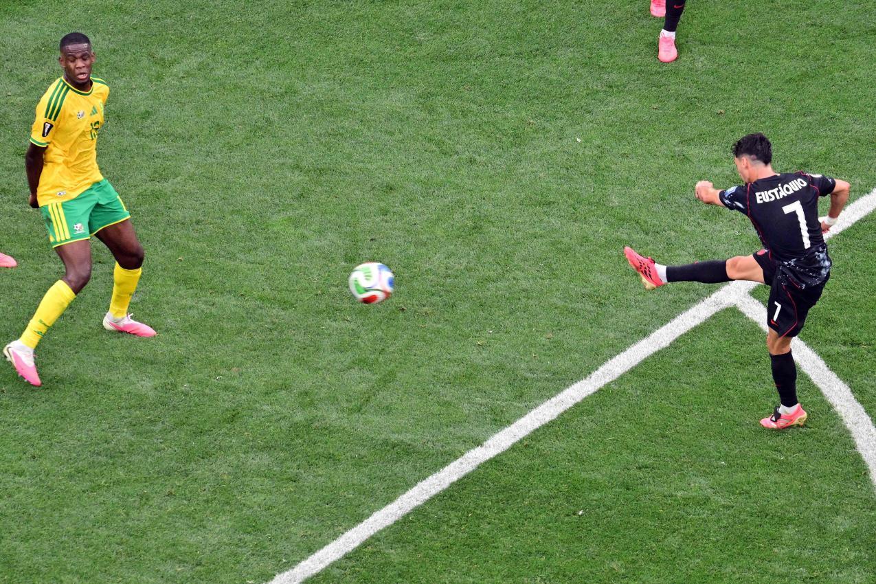 Stephen Eustaquio erzielte den entscheidenden Treffer in der Nachspielzeit. © APA/afp / FREDERIC J. BROWN