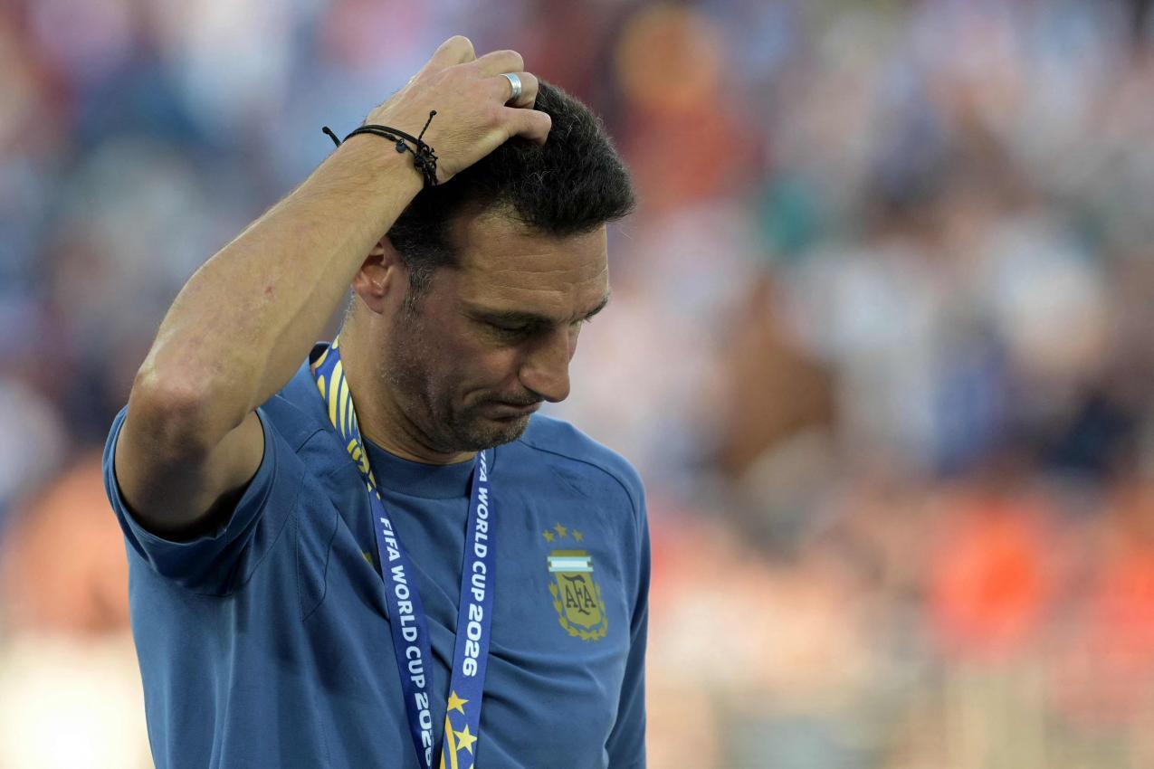 Argentinien-Coach Scaloni: „Messi ist der beste Spieler, der je den Rasen betreten hat“: © APA/afp / JUAN MABROMATA