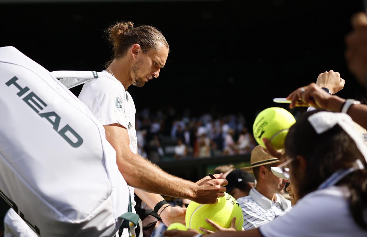 „Auf Augenhöhe“: Alexander Zverev vor seinem ersten Wimbledon-Finale selbstbewusst. © ANSA / TOLGA AKMEN