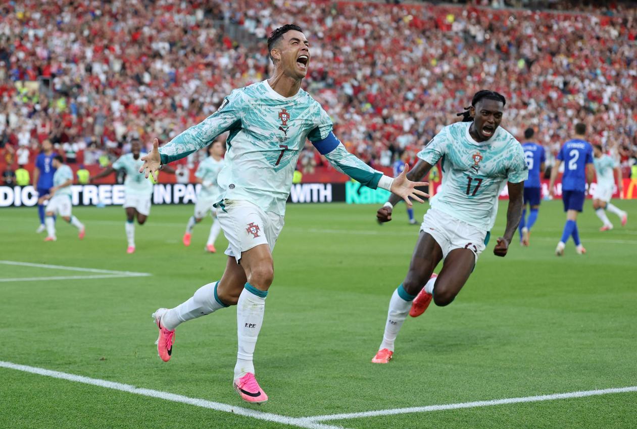 Cristiano Ronaldo traf per Elfmeter zum Ausgleich. © APA / DAN MULLAN