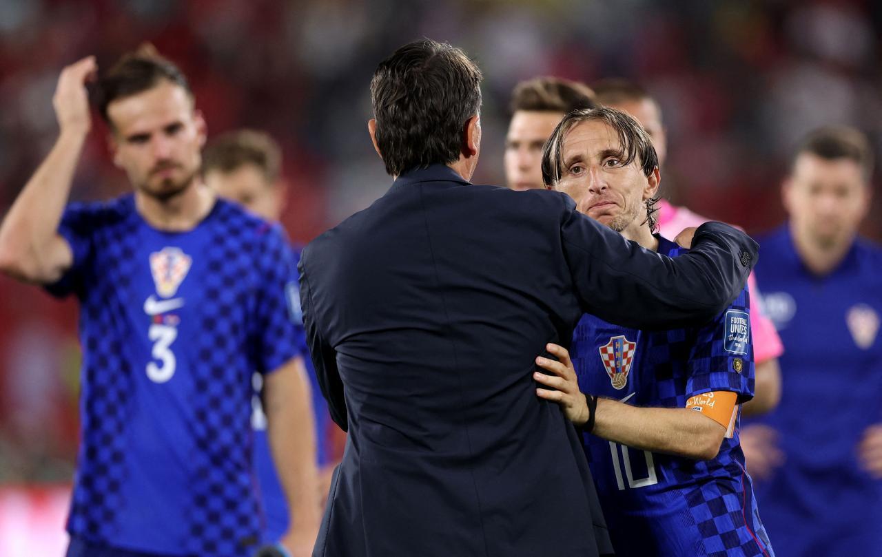 Dalic und Star-Spieler Luka Modric. © APA / JUSTIN SETTERFIELD