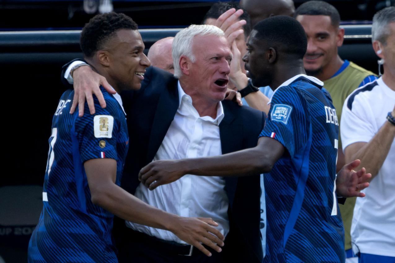 Didier Deschamps feierte einen emotionalen Sieg. © APA/afp / PEDRO UGARTE