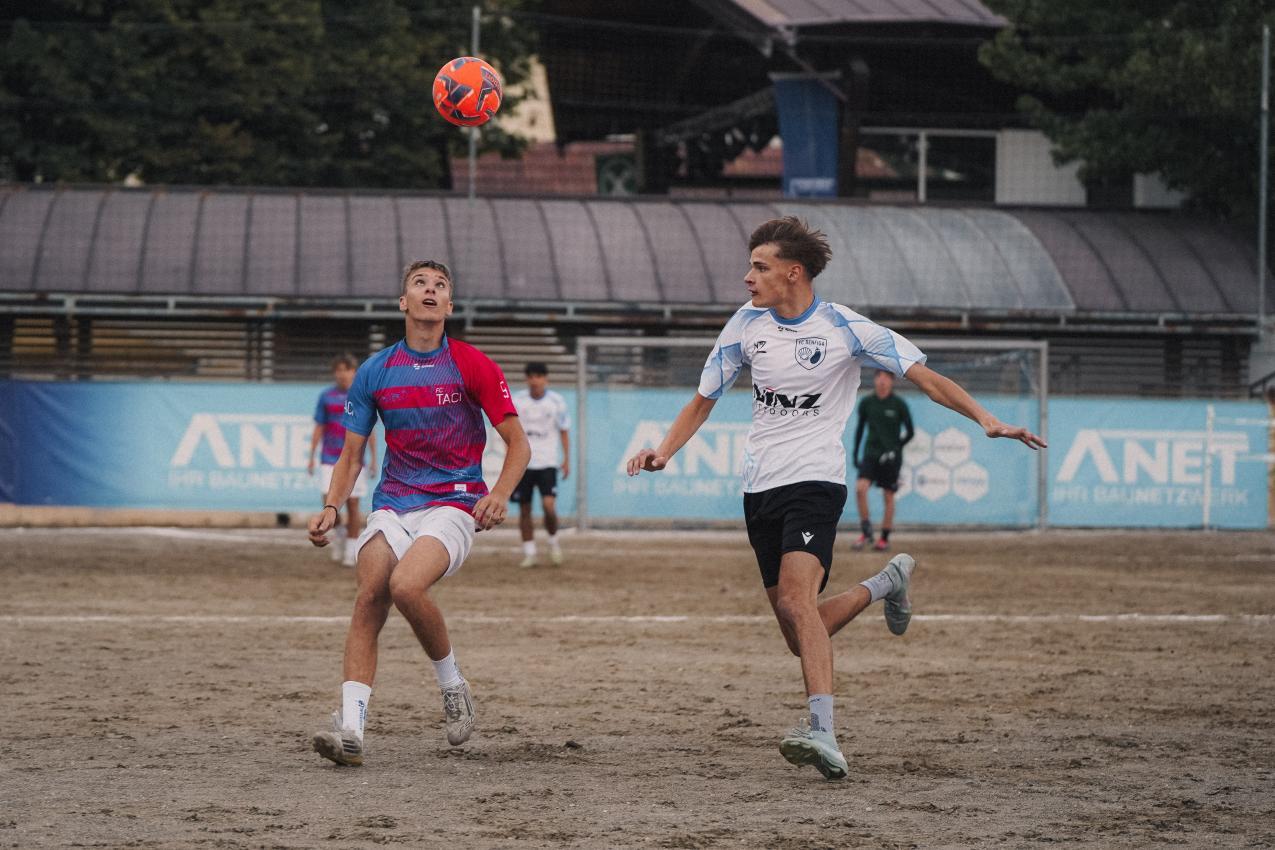 FC Taci und FC Benfiga im Duell. © Thomas Debelyak