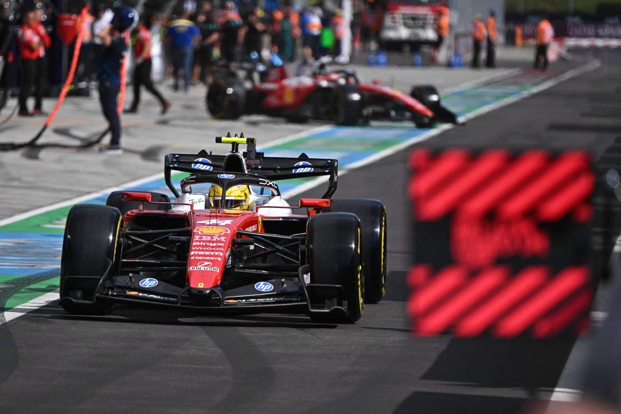 Für Lewis Hamilton gab es eine Strafe. © APA/afp / ATTILA KISBENEDEK