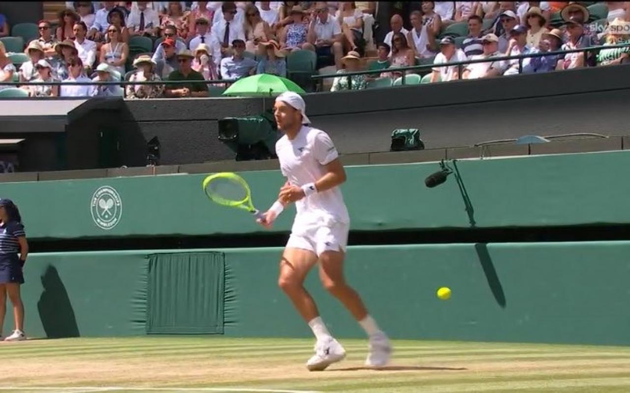 In diesem Moment fiel Jan-Lennard Struff der Ball aus der Tasche. © Screenshot