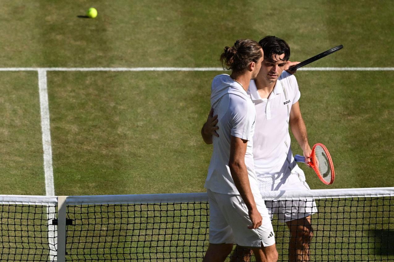 In Wimbledon hatte Taylor Fritz (r.) seinem Konkurrenten nichts entgegen zu setzen – Historie hin oder her. © APA/afp / KIRILL KUDRYAVTSEV