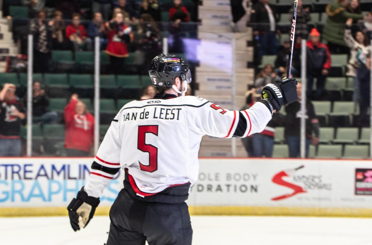 Jackson van de Leest ist ein physisch enorm starker Verteidiger. © Adirondack Thunder