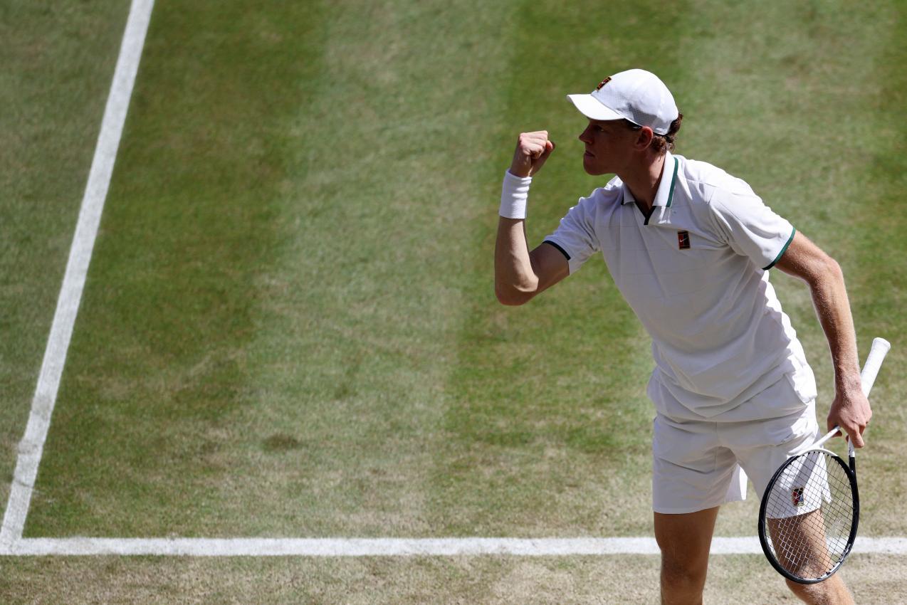 Jannik Sinner will seinen Titel in Wimbledon verteidigen. © AFP / HENRY NICHOLLS