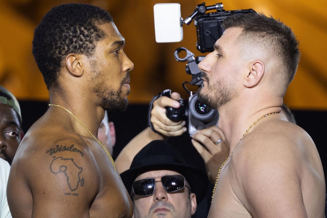 Joshua (linis) setzte sich gegen Kristian Prenga durch. © APA/afp / -