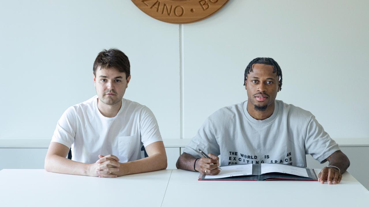 Kenny Meddy Mixtur (rechts) mit FCS-Sportdirektor Matteo Lovisa.