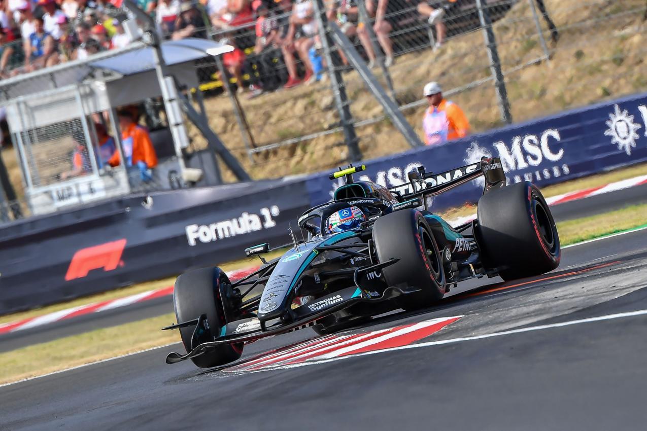 Kimi Antonelli muss weiter hinten starten. © APA/afp / FERENC ISZA