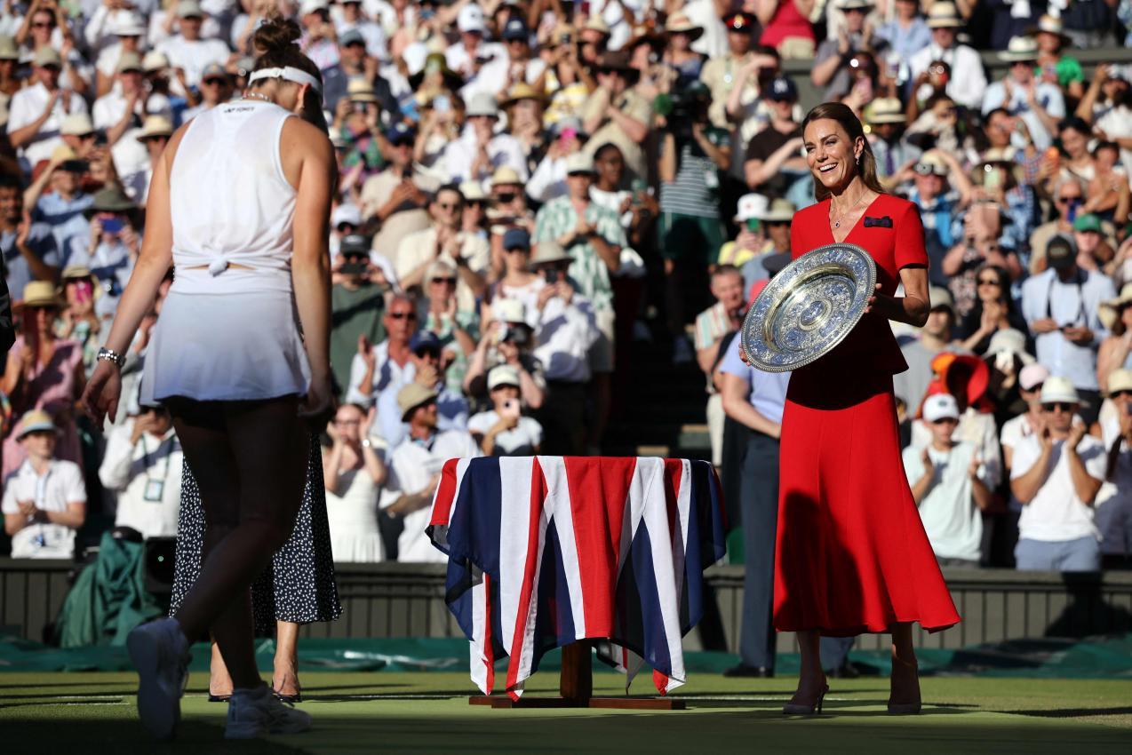 Prinzessin Kate übergab die Trophäe. © APA/afp / HENRY NICHOLLS