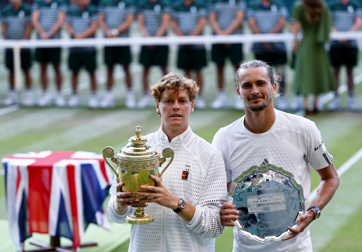 Sinner (links) und Zverev nach dem Match. © ANSA / TOLGA AKMEN