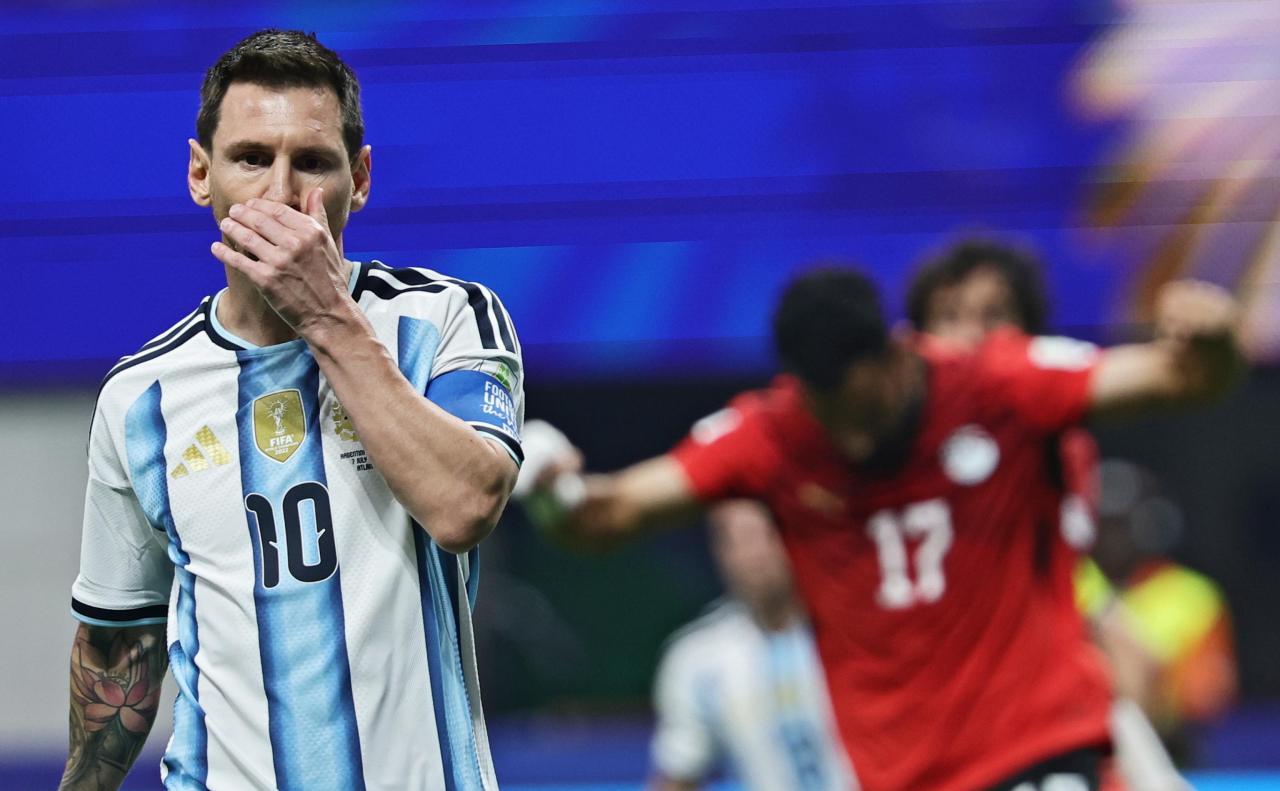 Superstar Lionel Messi hat jetzt auch einen WM-Negativrekord auf seinem Konto. © ANSA / RONALD WITTEK